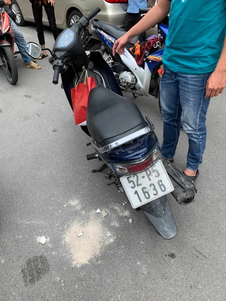 Hình sự đặc nhiệm nổ súng bắt tên cướp giật trên đường phố ảnh 2