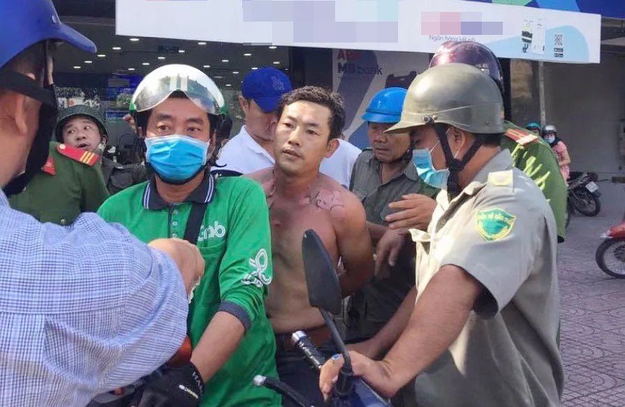 Người đàn ông tẩm xăng cướp ngân hàng khai gì? ảnh 3