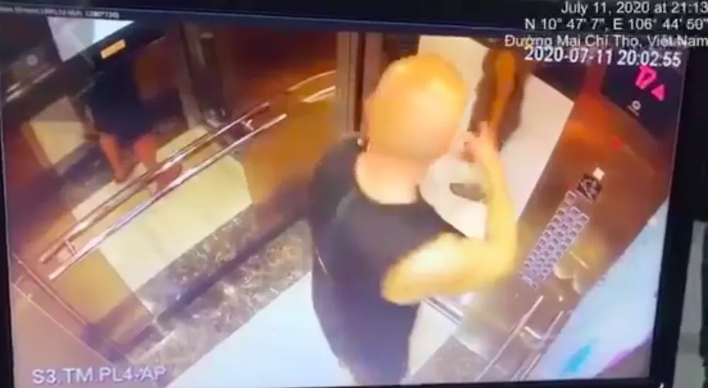 Lại chuyện phạt 200.000 đồng, lần này là vỗ mông phụ nữ trong thang máy ảnh 2