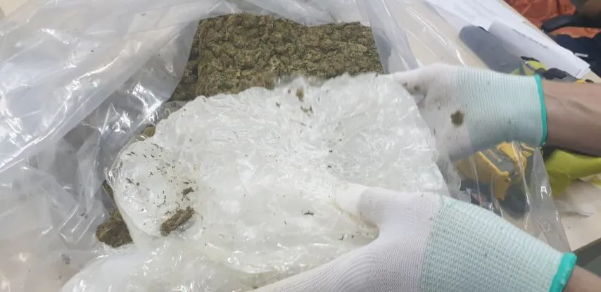 Thu giữ hơn 20,5 kg ma túy trong các lô hàng quà biếu ảnh 1