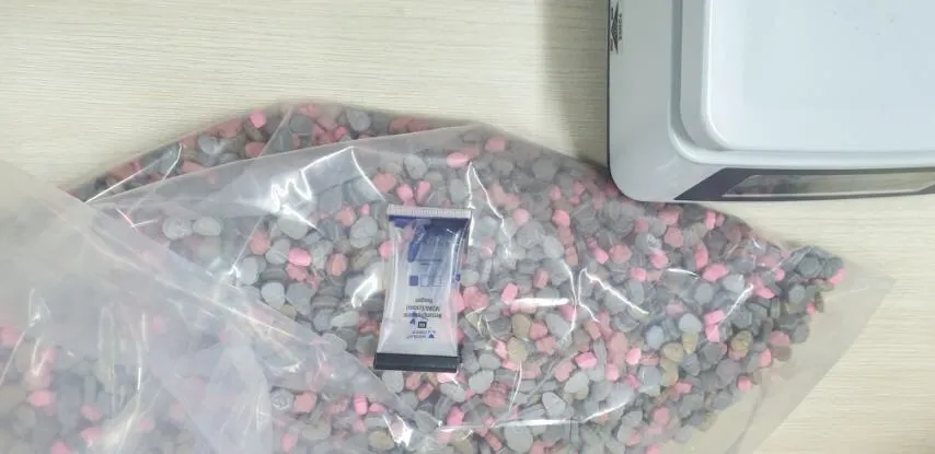 Thu giữ hơn 20,5 kg ma túy trong các lô hàng quà biếu ảnh 2