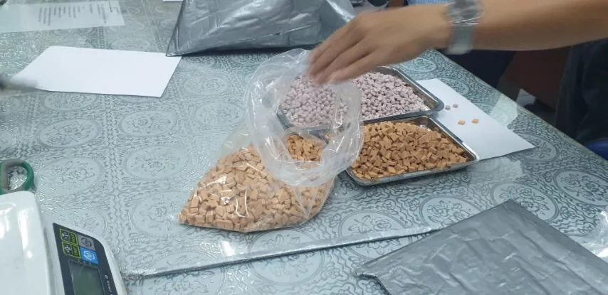 Thu giữ hơn 20,5 kg ma túy trong các lô hàng quà biếu ảnh 5