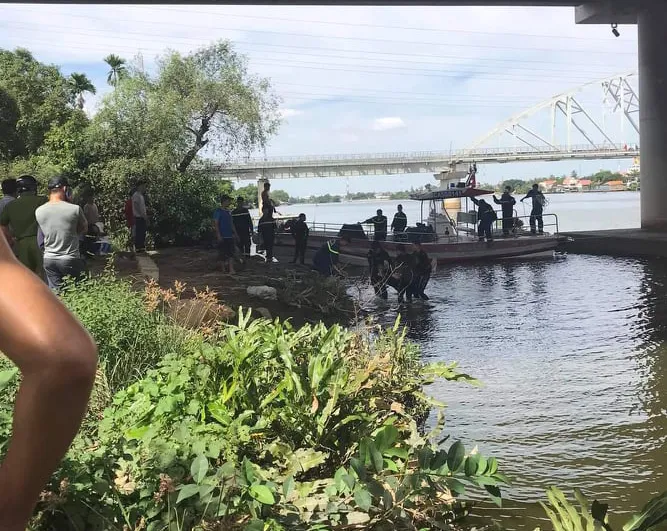 Tìm thấy thi thể thanh niên tự tử ở cầu Bình Lợi ảnh 1