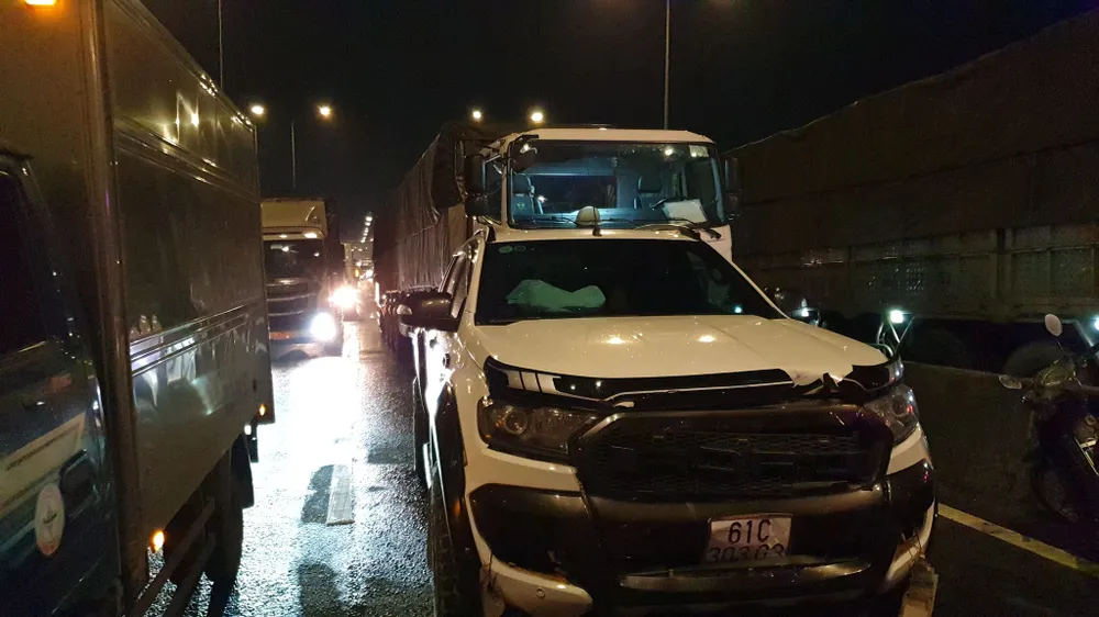 Va chạm liên hoàn 5 xe tải, 1 xe đầu kéo, 1 xe bán tải, 1 xe 7 chỗ ở quận 12 ảnh 2