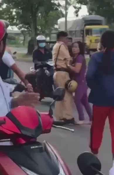 Bắt khẩn cấp hai đối tượng tấn công CSGT ở huyện Bình Chánh ảnh 1