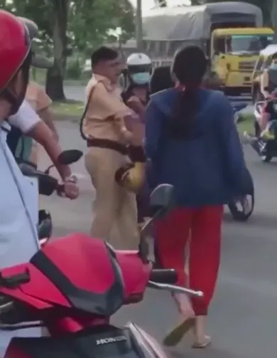 Bắt khẩn cấp hai đối tượng tấn công CSGT ở huyện Bình Chánh ảnh 2