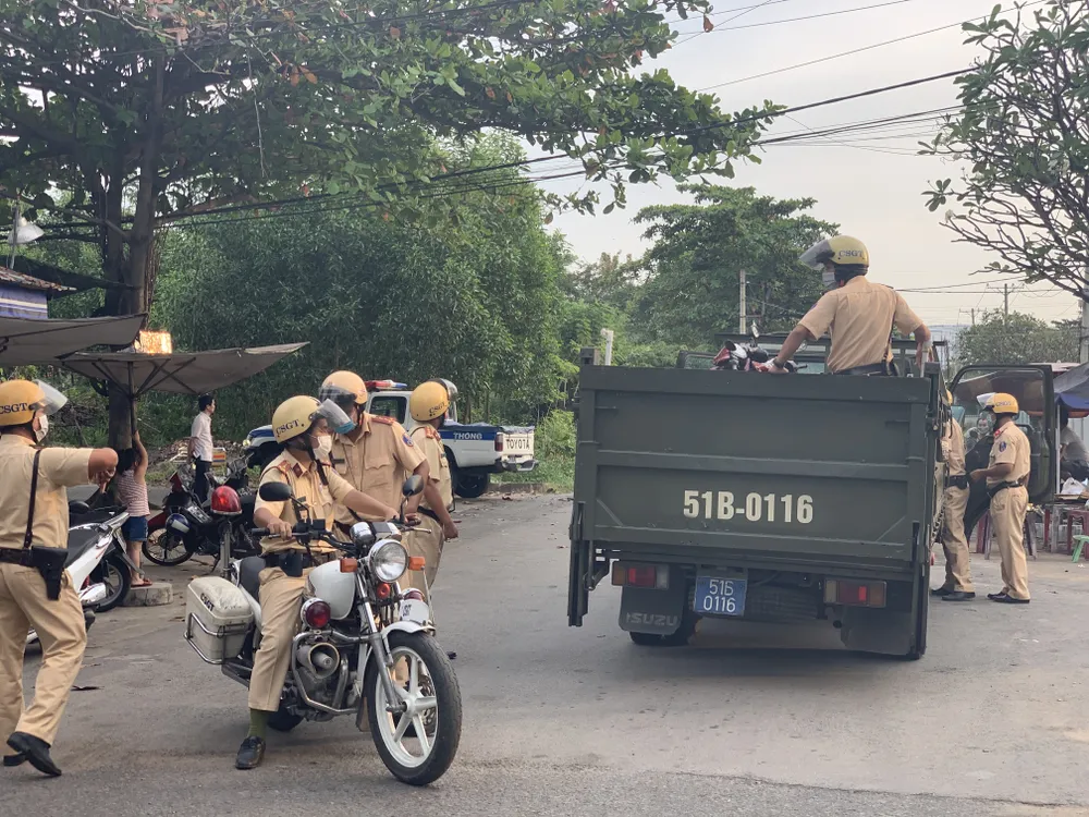 Xử lý 18 người trong vụ hàng trăm “quái xế” bị lực lượng vây bắt ở quận Thủ Đức ảnh 6