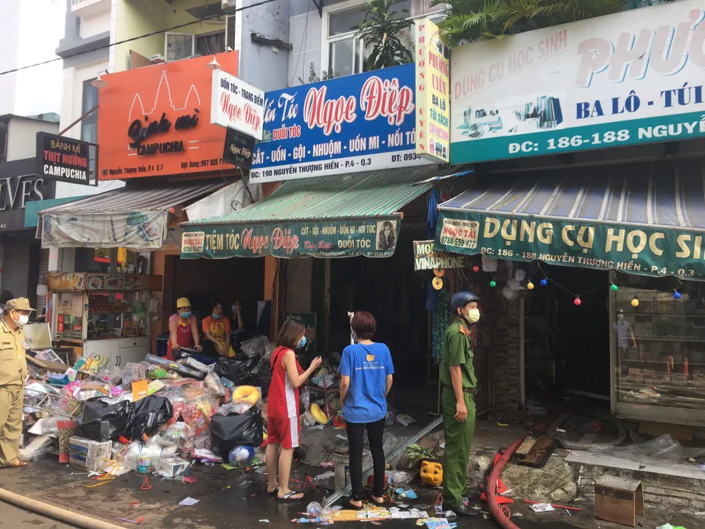 Cháy nhà trong hẻm ở quận 3, nhiều người tháo chạy thoát thân ảnh 4