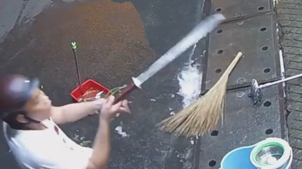 Xử lý thanh niên đánh vợ, doạ chém người ở quận Thủ Đức ảnh 1