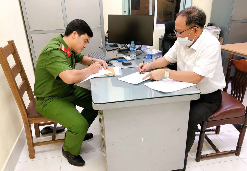 Công an TPHCM thông tin việc khởi tố bắt tạm giam đối với ông Tất Thành Cang ảnh 1