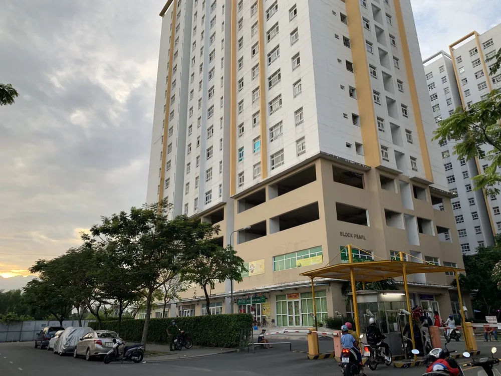 Người phụ nữ 63 tuổi rơi từ tầng cao chung cư Sunview Town xuống đất ảnh 1