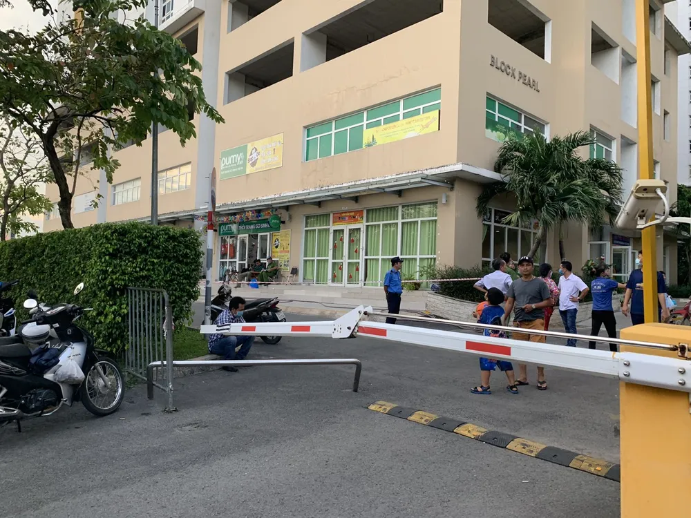 Người phụ nữ 63 tuổi rơi từ tầng cao chung cư Sunview Town xuống đất ảnh 2