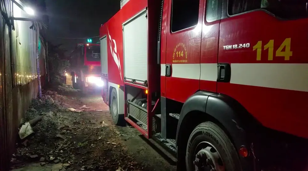 Cháy xưởng vải ở huyện Bình Chánh, nhiều tài sản bị thiêu rụi ảnh 2