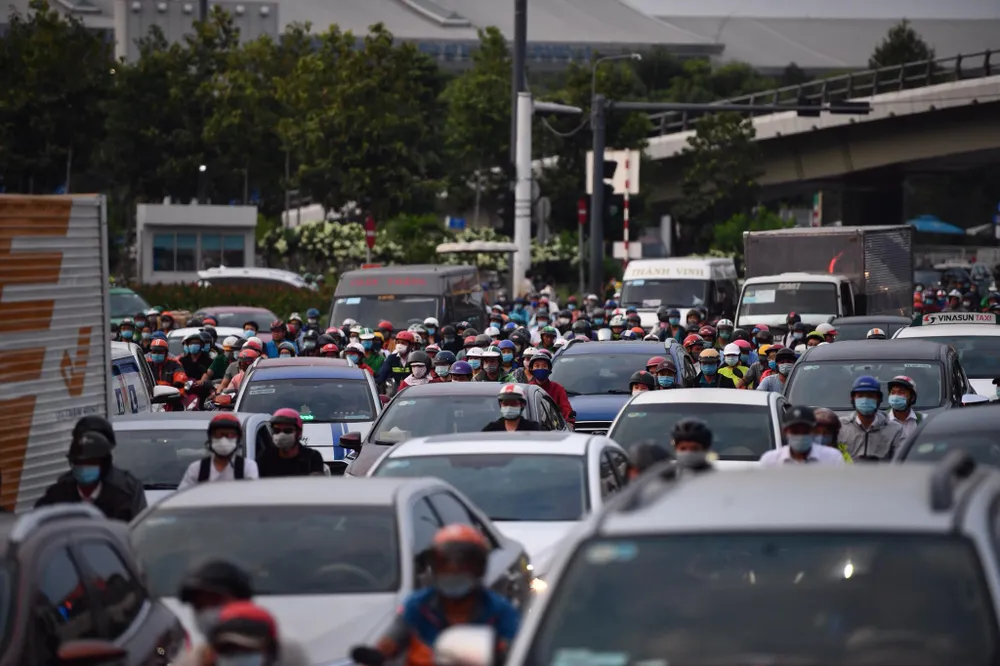 Nhiều tuyến đường ở TPHCM kẹt cứng ngày cuối năm ảnh 3