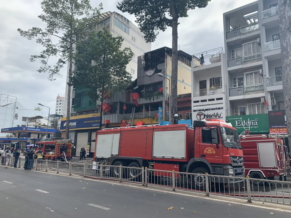 Cháy cửa hàng đặc sản Đà Lạt ở quận 5, nhiều tài sản bị thiêu rụi ảnh 6