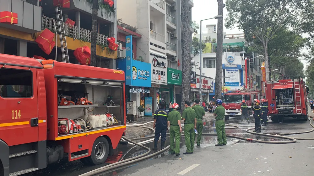 Cháy cửa hàng đặc sản Đà Lạt ở quận 5, nhiều tài sản bị thiêu rụi ảnh 7