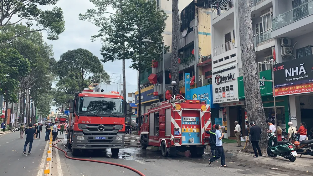 Cháy cửa hàng đặc sản Đà Lạt ở quận 5, nhiều tài sản bị thiêu rụi ảnh 8