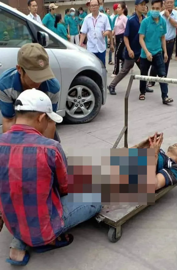 Nghi nổ bình gas máy lạnh công ty giày ở quận Thủ Đức khiến 1 người bị thương ảnh 1