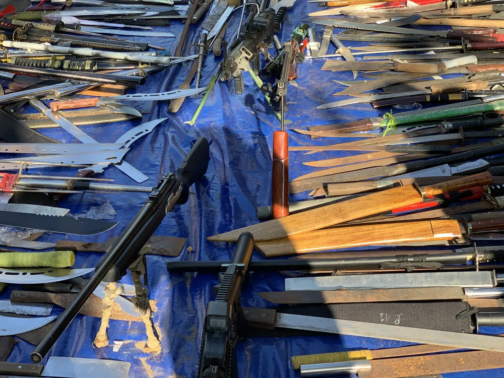 Công an quận Tân Bình tiêu hủy nhiều vũ khí thô sơ các loại ảnh 7