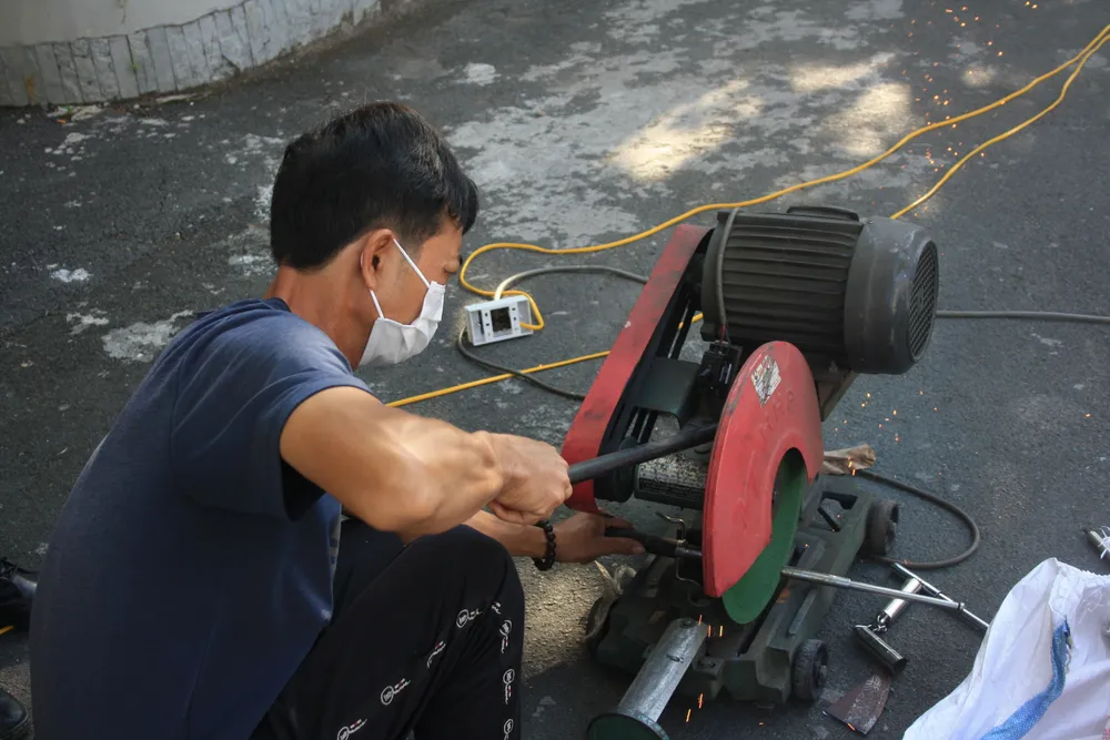 Công an quận Tân Bình tiêu hủy nhiều vũ khí thô sơ các loại ảnh 15