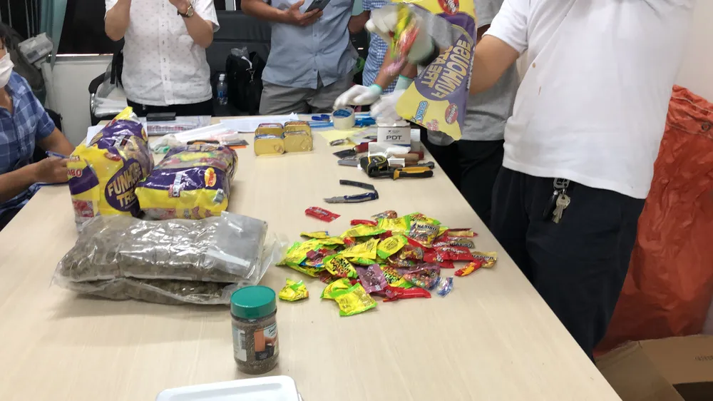 Phát hiện hơn 31 kg ma tuý trong kiện hàng nhập khẩu qua đường chuyển phát nhanh ảnh 7