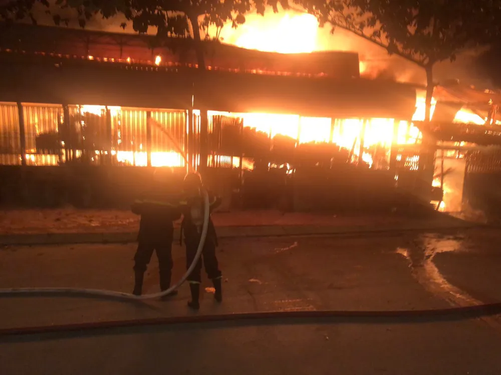 Cháy xưởng gỗ ở phường An Phú Đông, quận 12 ảnh 2