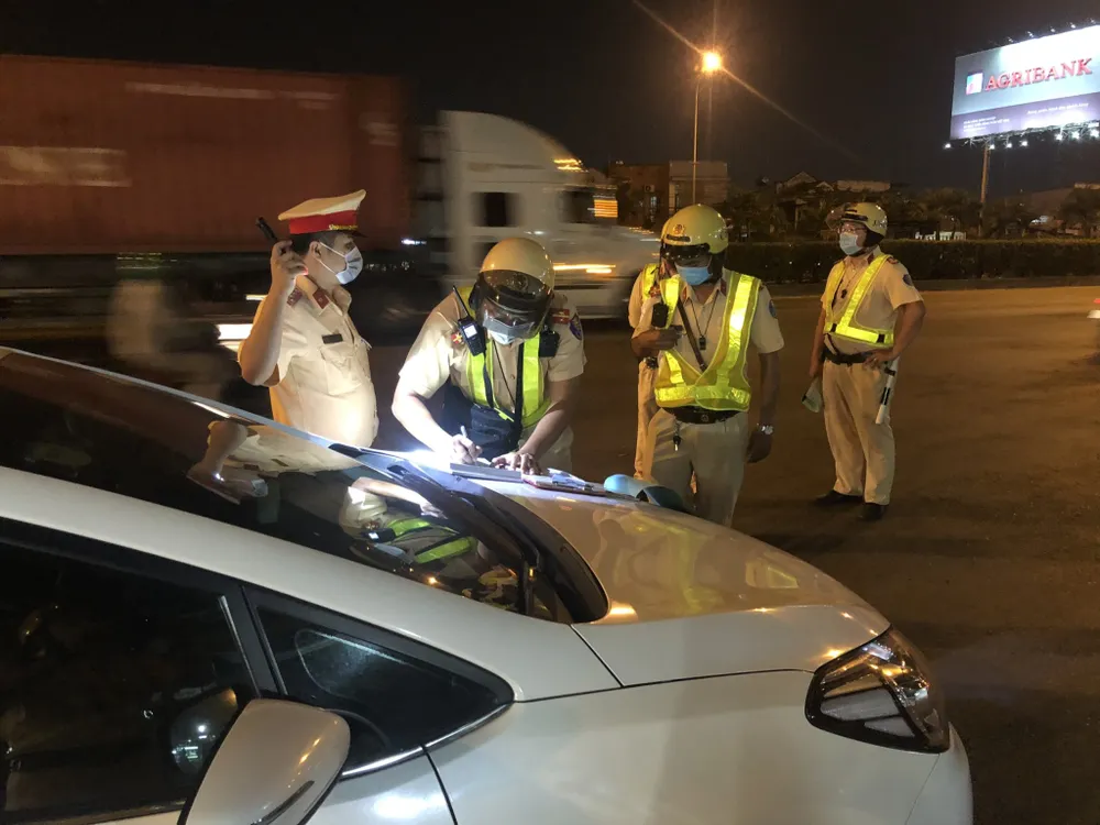 CSGT TPHCM xử lý 38.900 trường hợp vi phạm trong đợt cao điểm kiểm tra ảnh 1