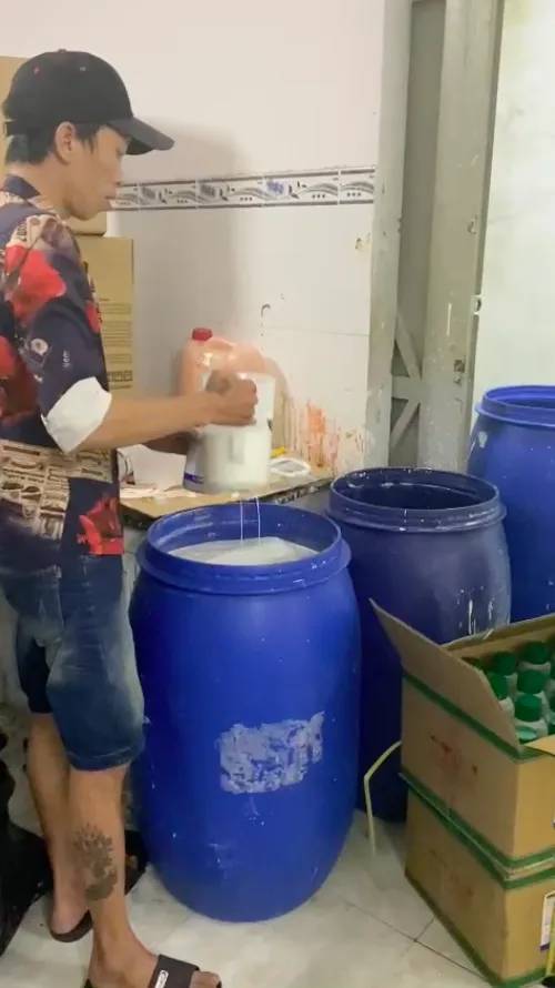 Tạm giữ nhóm đối tượng sản xuất, buôn bán hàng giả thuốc bảo vệ thực vật ảnh 2