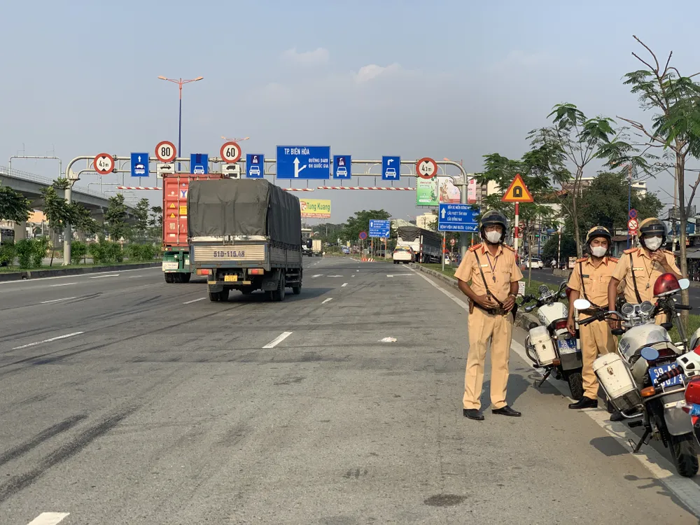 TPHCM tăng cường đảm bảo trật tự an toàn giao thông dịp Tết Nguyên đán 2021 ảnh 8