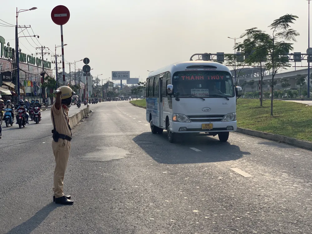 TPHCM tăng cường đảm bảo trật tự an toàn giao thông dịp Tết Nguyên đán 2021 ảnh 6