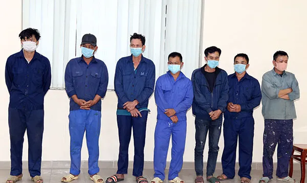 Bắt thêm nhiều đối tượng trong đường dây làm xăng giả ở tỉnh Đồng Nai ảnh 1