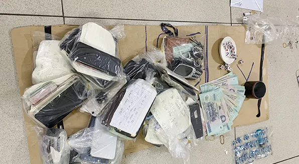 Triệt phá sòng bạc, tạm giữ 13 đối tượng, thu hơn 200 triệu đồng ảnh 1