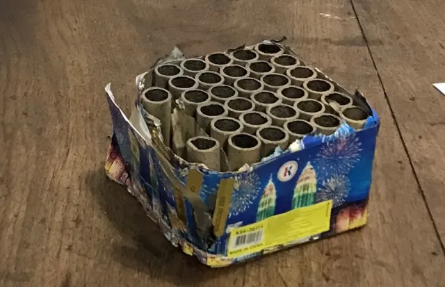 Phạt hành chính người đàn ông đốt pháo hoa nổ ở quận 1 ảnh 1