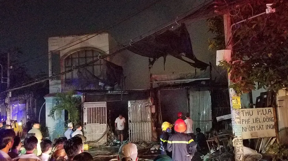 Cháy vựa thu mua phế liệu ở quận Bình Tân ảnh 4