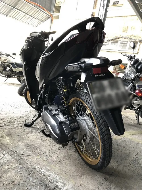 CSGT hoá trang bắt 2 đối tượng “dợt xe” trên tuyến đường Võ Văn Kiệt ảnh 1