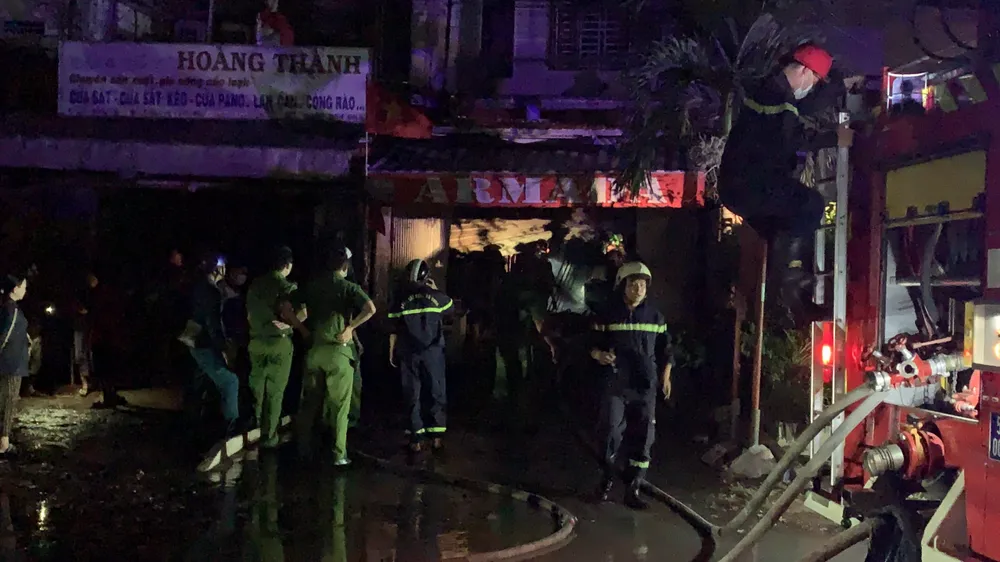 Cháy căn nhà 3 tầng ở TP Thủ Đức, nhiều người hoảng sợ ảnh 3