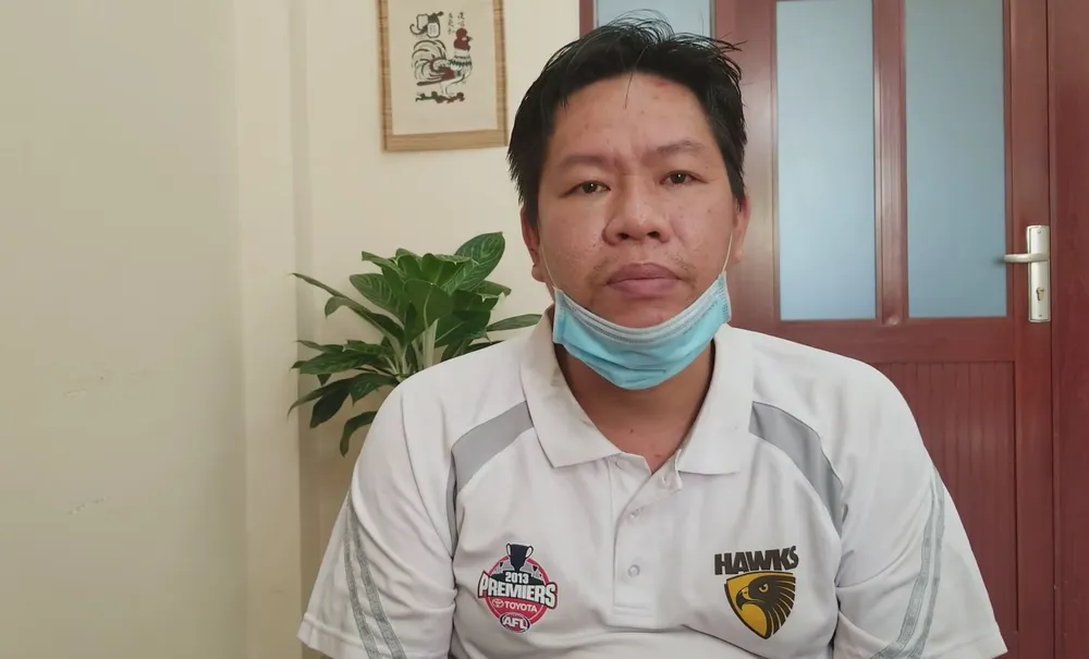 Khởi tố 2 vợ chồng thuê “giang hồ” tạt chất bẩn, mắm tôm vào tiệm thuốc tây ở quận 8 ảnh 1