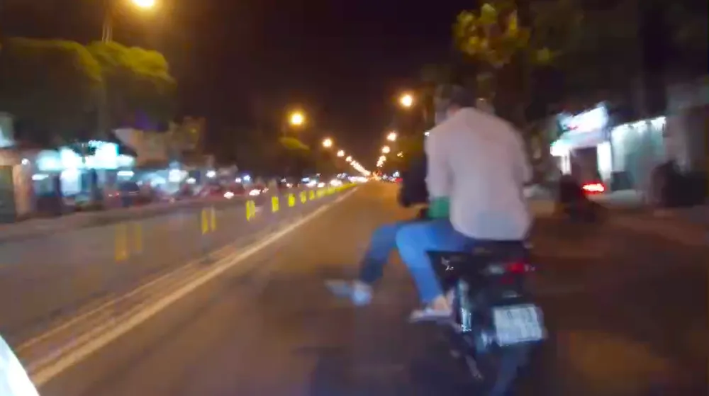 Trinh sát hình sự phóng xe truy đuổi, nổ súng chỉ thiên bắt kẻ trộm như phim ảnh 3