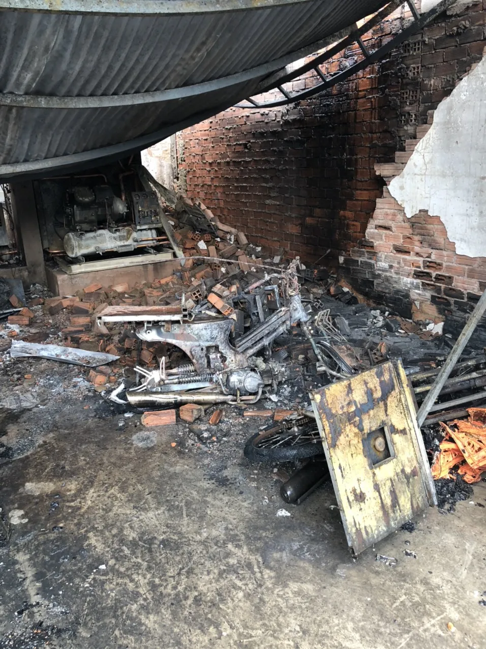 Cháy công ty chuyên buôn bán gà đông lạnh ở quận Gò Vấp thiêu rụi xe tải, nhiều xe máy ảnh 2