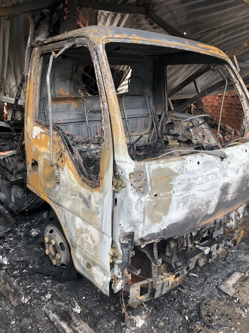 Cháy công ty chuyên buôn bán gà đông lạnh ở quận Gò Vấp thiêu rụi xe tải, nhiều xe máy ảnh 3