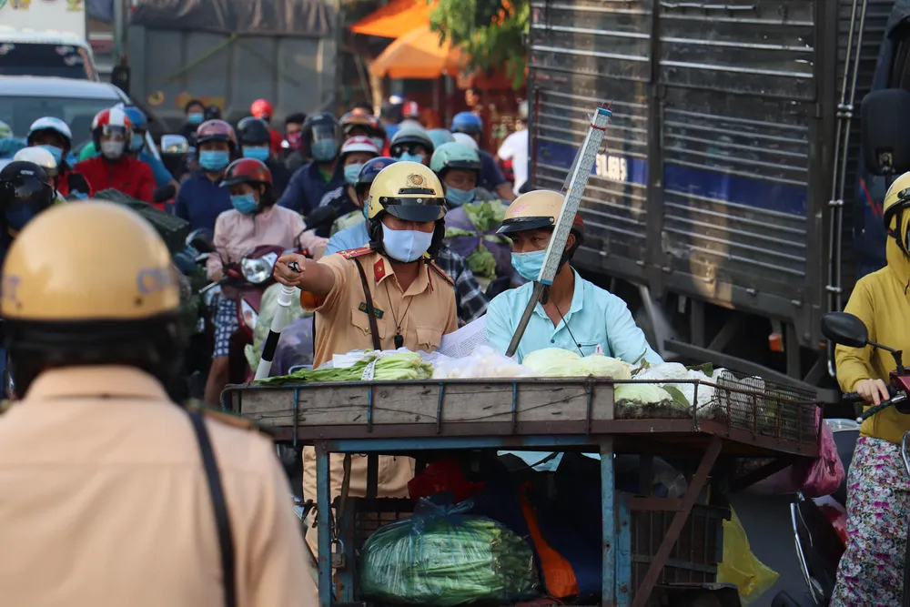 CSGT TPHCM chính thức tuần tra, kiểm soát, xử lý vi phạm với xe cũ nát, tự chế vào ngày 15-3 ảnh 1