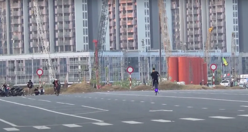 Nơi “quái xế” đua xe, bốc bánh gần hầm Thủ Thiêm là đoạn đường nằm trong dự án đang thi công ảnh 4