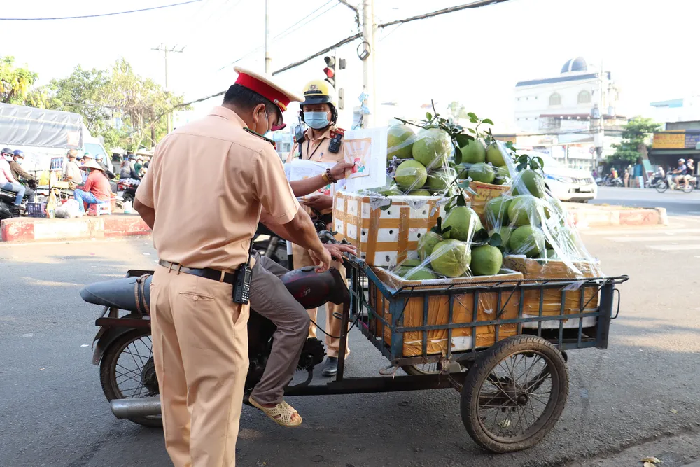 CSGT TPHCM chính thức tuần tra, kiểm soát, xử lý vi phạm với xe cũ nát, tự chế vào ngày 15-3 ảnh 4