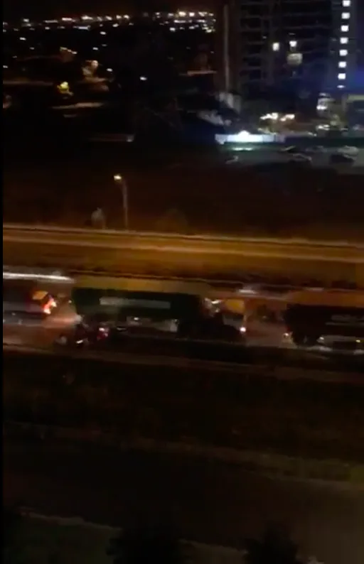 Hàng trăm “quái xế” chặn xe đường cao tốc tổ chức đua xe ảnh 2