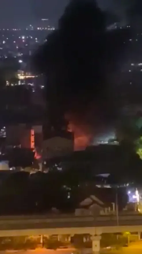 Cháy bãi giữ xe vi phạm giao thông ở TP Thủ Đức ảnh 3