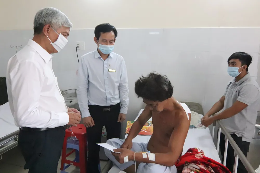 Lãnh đạo TPHCM thăm, động viên gia đình nạn nhân vụ hỏa hoạn 6 người tử vong  ảnh 3