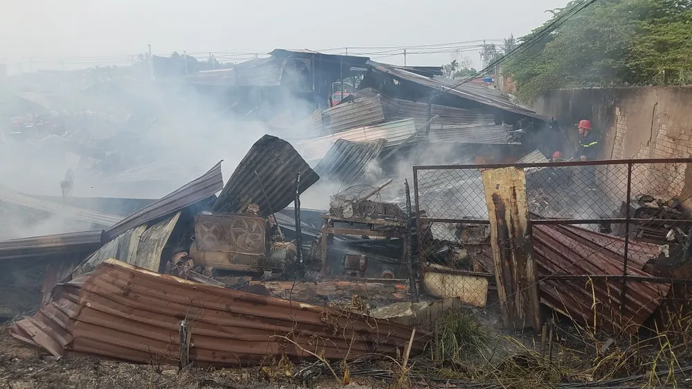 Lực lượng chức năng tại hiện trường 