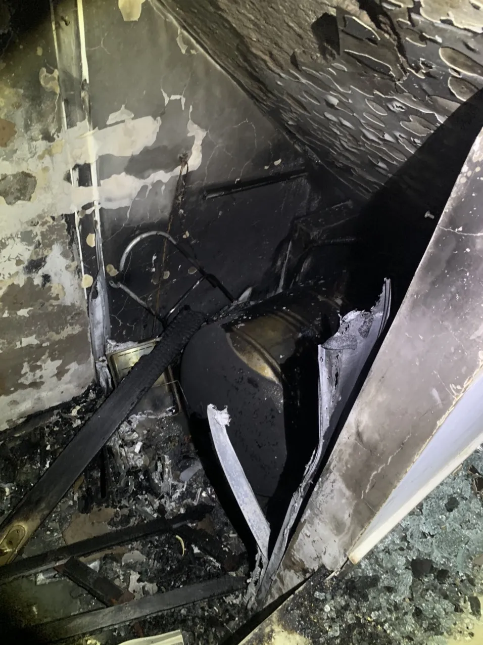 Giải cứu 5 người trong căn nhà bốc cháy lúc rạng sáng ảnh 3