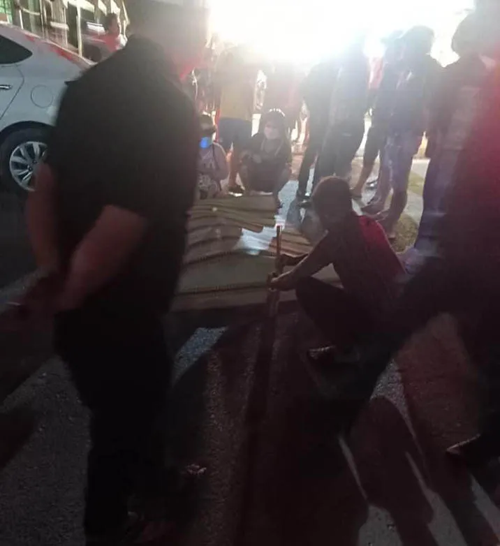 Thanh niên giết bạn gái rồi lái xe máy tông vào xe ô tô tự sát ảnh 1