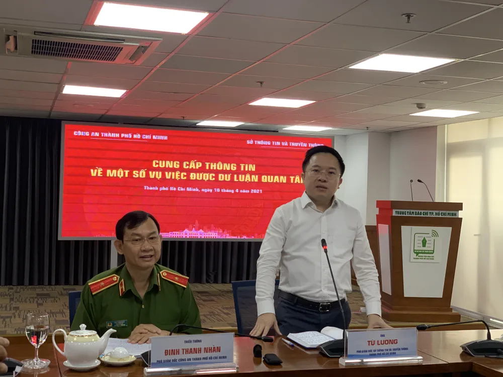 “Quái xế” chặn đường Nguyễn Văn Linh để biểu diễn, nẹt pô giữa ban ngày ảnh 3